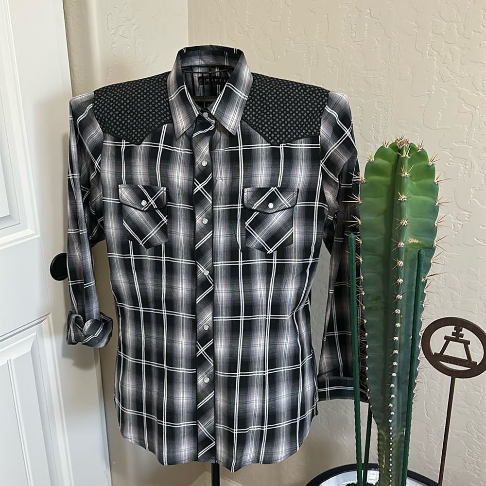 Women’s Roper plaid button down shirt in excellent condition!
